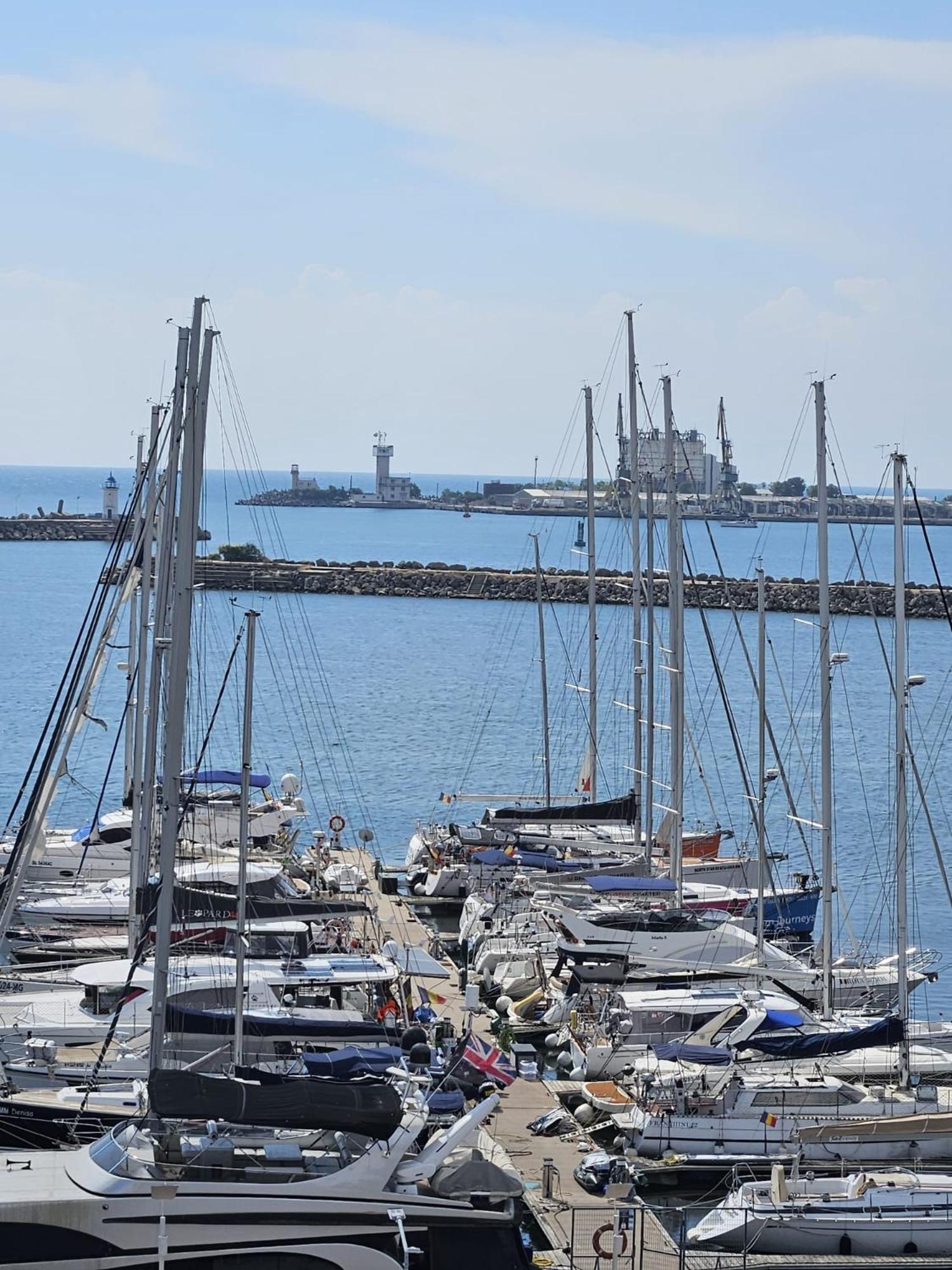 Ferienwohnung Blue Marina Sea View Mangalia Exterior foto